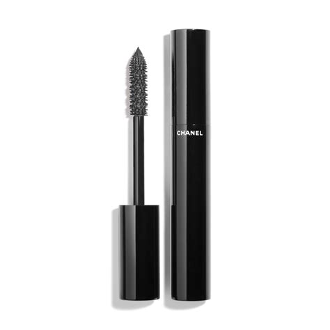 volume de chanel mascara.